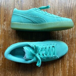Puma suede mint green big girl sz 7C or women’s 8